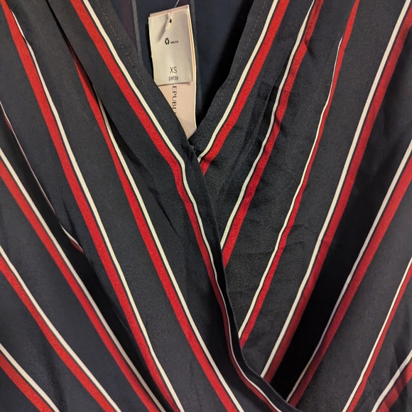 Banana Republic women's sleeveless top XS petite v neck red Stripe w-209 - Picture 3 of 7